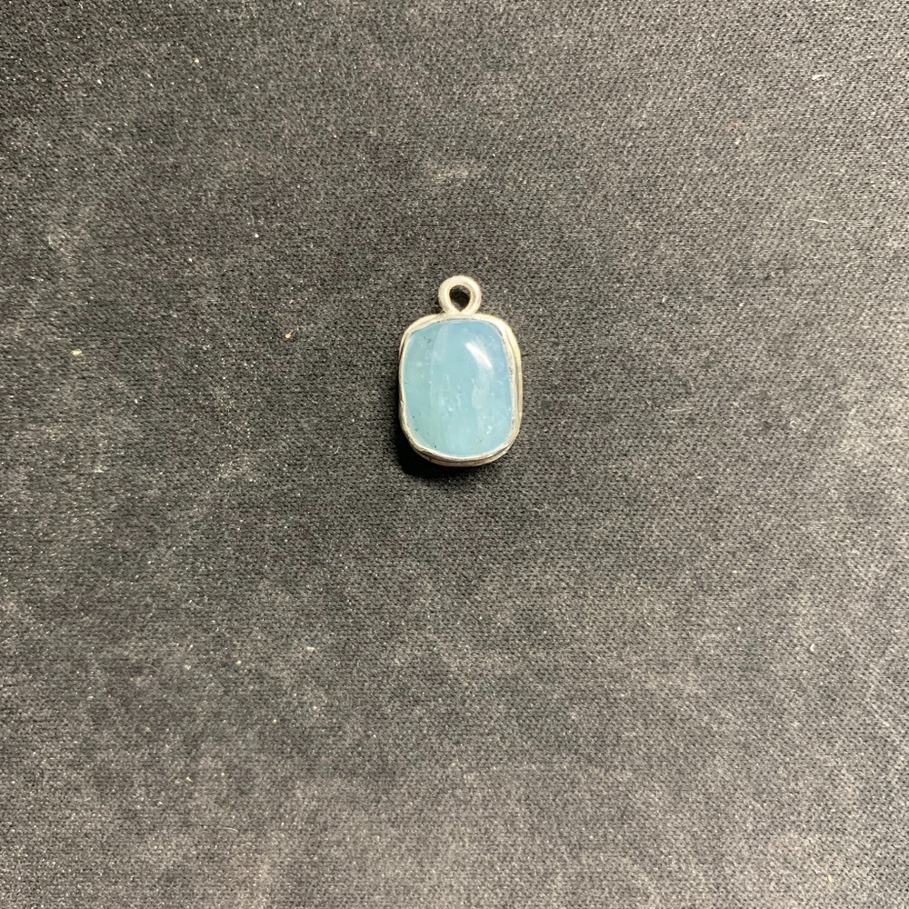 Aquamarine pendant in fine silver